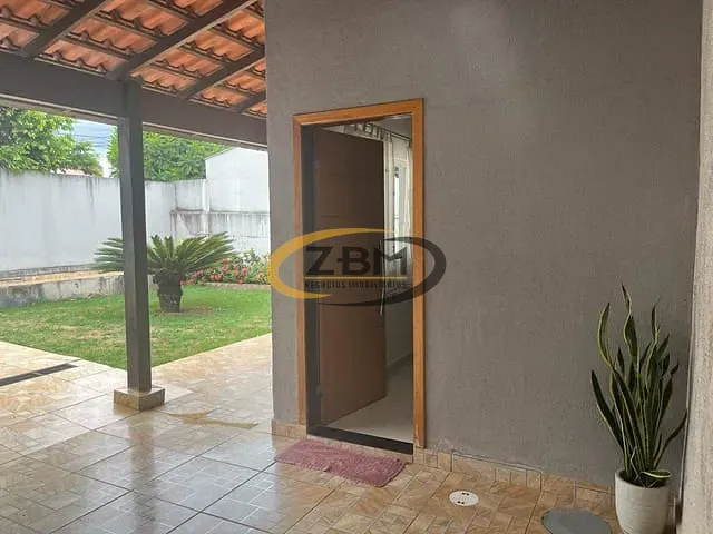 Casa com 300m² 3 quartos e 1 banheiro, à venda, no bairro Cafezal em Londrina