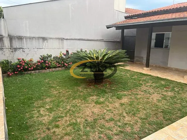 Casa com 300m² 3 quartos e 1 banheiro, à venda, no bairro Cafezal em Londrina