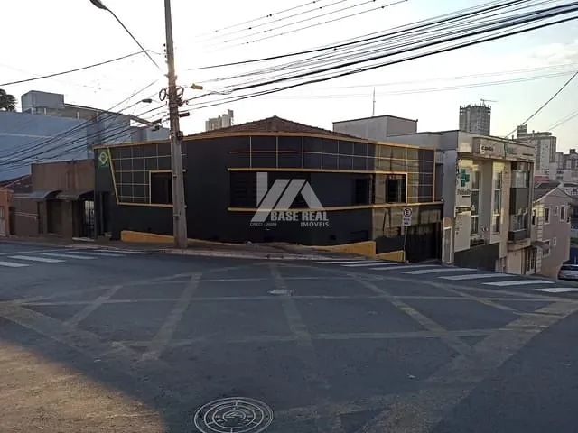 Casa com 320m², à venda, no bairro Centro em Ponta Grossa