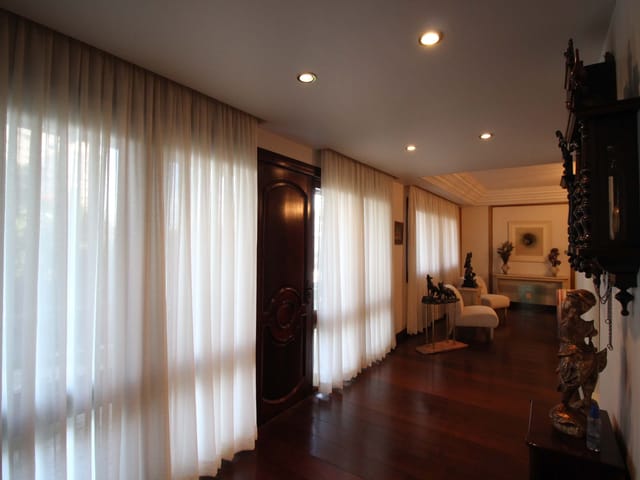Casa com 689m² 4 quartos e 6 banheiros, à venda, no bairro Centro em Ponta Grossa