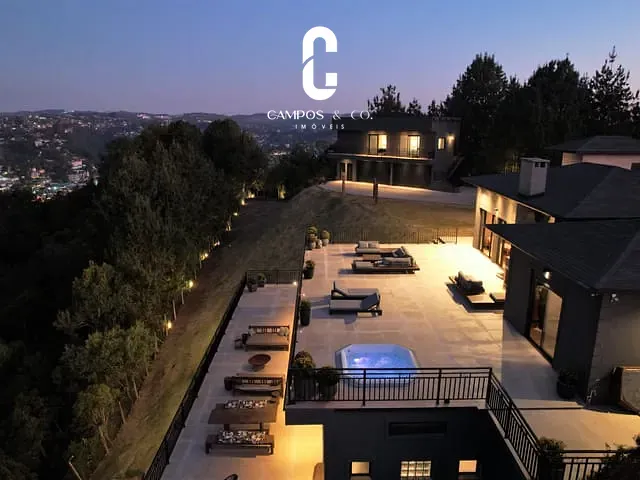 Casa com 2085m² 5 quartos e 8 banheiros, à venda, no bairro Vale da Mantiqueira em Campos do Jordão