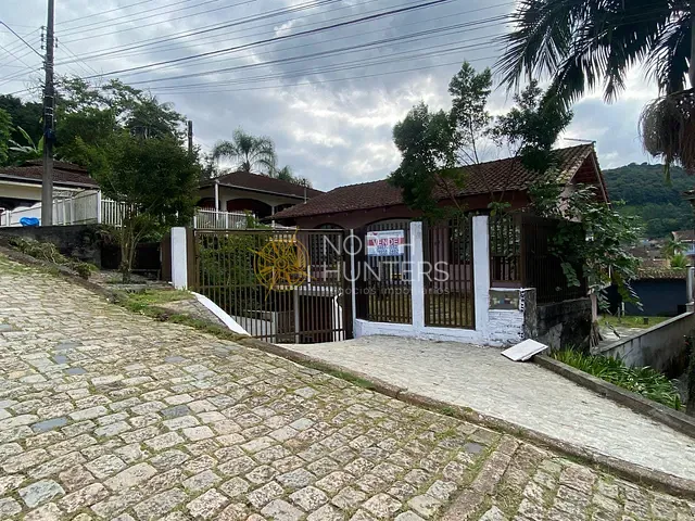 Casa com 183m² 3 quartos e 3 banheiros, à venda, no bairro Iririú em Joinville