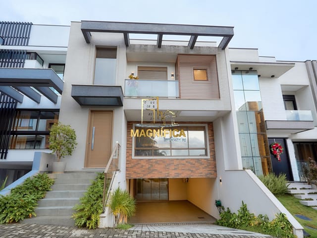 Casa 3 quartos e 7 banheiros, à venda, no bairro Uberaba em Curitiba