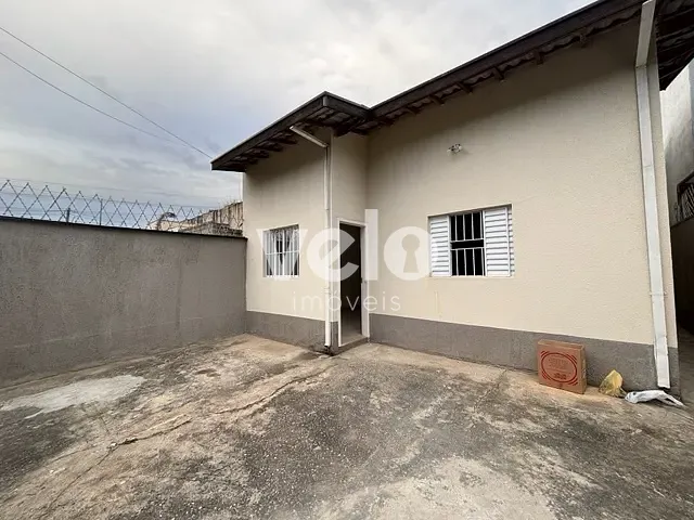 Casa com 130m² 2 quartos e 2 banheiros, para alugar, no bairro Jardim Continental III em Taubaté