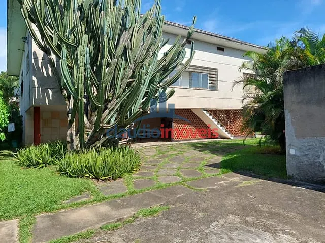 Casa com 1600m² 4 quartos e 3 banheiros, à venda ou para alugar, no bairro Saudade em Barra Mansa