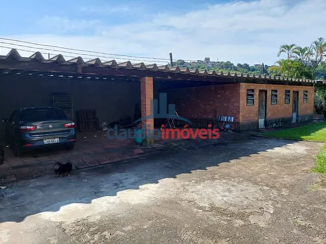 Casa com 1600m² 4 quartos e 3 banheiros, à venda ou para alugar, no bairro Saudade em Barra Mansa
