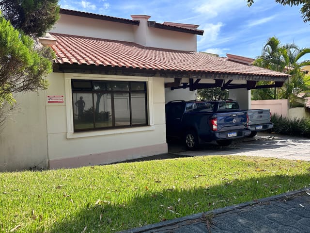 Casa com 250m² 3 quartos e 5 banheiros, para alugar, no bairro Alto da Colina em Londrina