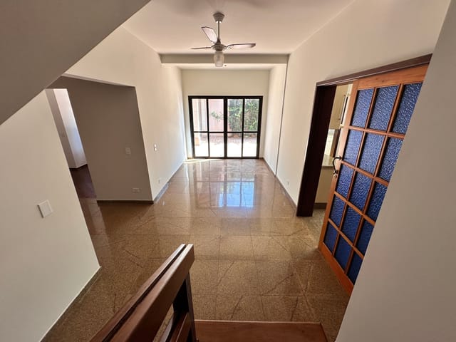 Casa com 250m² 3 quartos e 5 banheiros, para alugar, no bairro Alto da Colina em Londrina