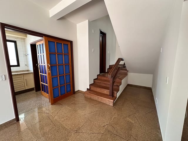 Casa com 250m² 3 quartos e 5 banheiros, para alugar, no bairro Alto da Colina em Londrina
