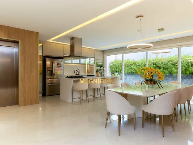 Casa 3 quartos e 8 banheiros, à venda, no bairro Uberaba em Curitiba