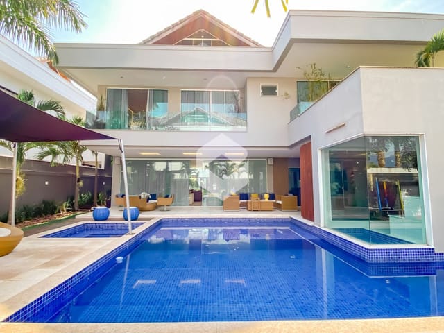 Casa com 600m² 6 quartos e 8 banheiros, à venda ou para alugar, no bairro Barra da Tijuca em Rio de Janeiro