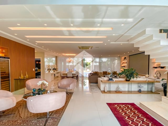 Casa com 600m² 6 quartos e 8 banheiros, à venda ou para alugar, no bairro Barra da Tijuca em Rio de Janeiro