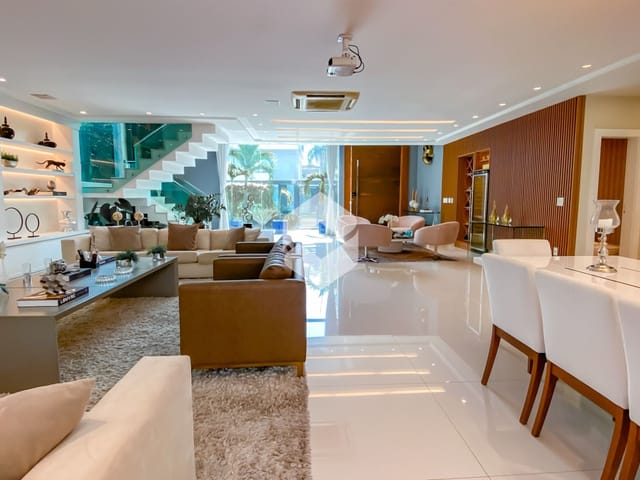 Casa com 600m² 6 quartos e 8 banheiros, à venda ou para alugar, no bairro Barra da Tijuca em Rio de Janeiro