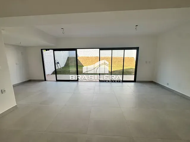 Casa 4 quartos e 5 banheiros, à venda, no bairro Conjunto Residencial Storil em Aparecida de Goiânia