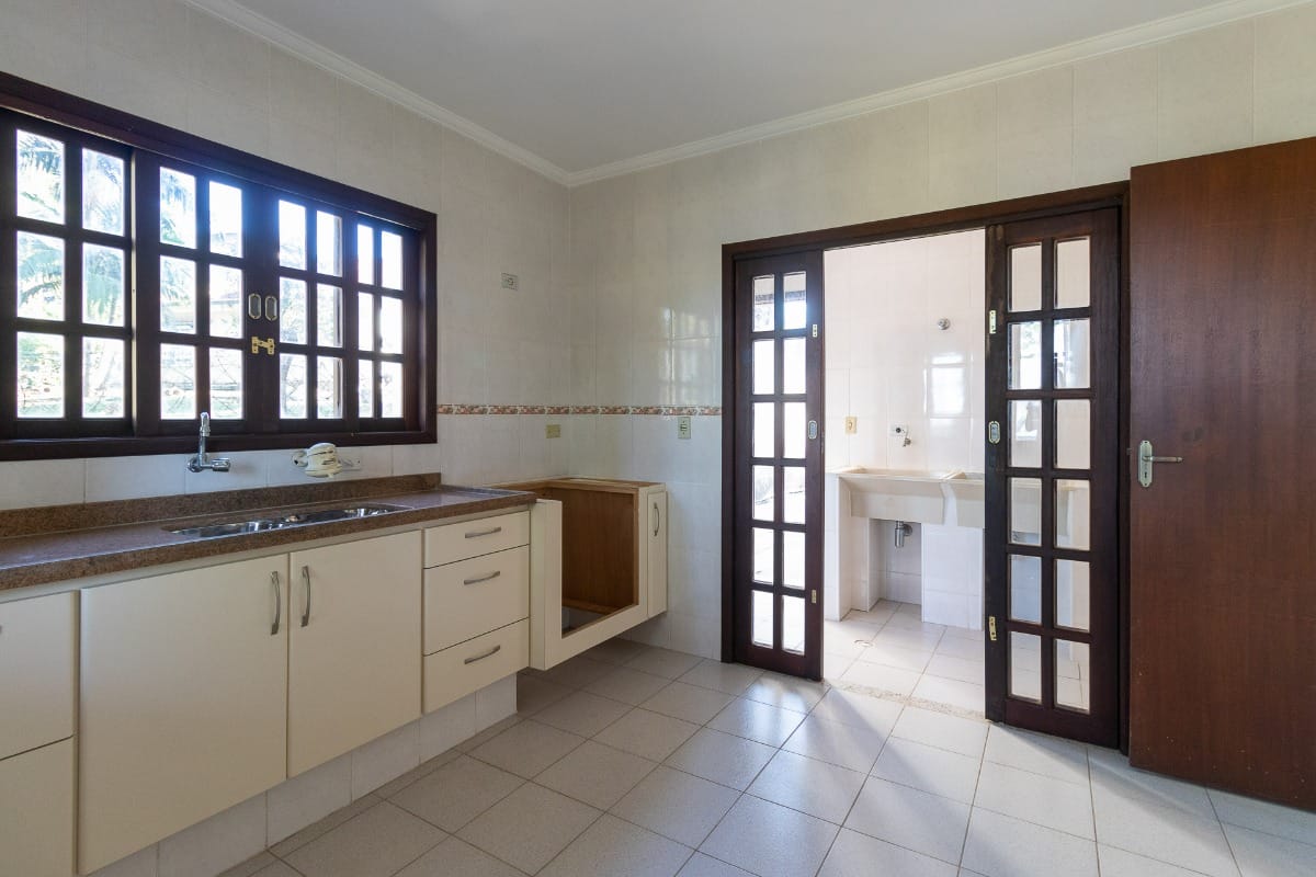 Casa comercial para venda em Guarapiranga, 450m²