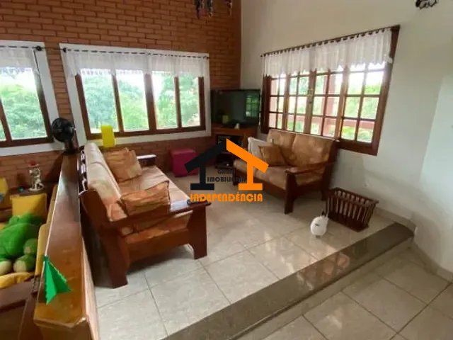 Casa com 1500m² 4 quartos e 4 banheiros, à venda, no bairro Ville Chamonix em Itatiba
