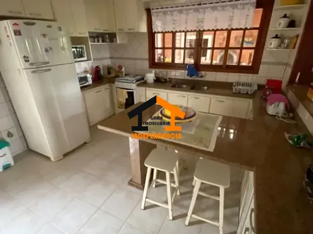 Casa com 1500m² 4 quartos e 4 banheiros, à venda, no bairro Ville Chamonix em Itatiba