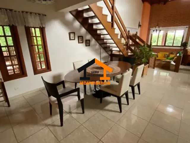 Casa com 1500m² 4 quartos e 4 banheiros, à venda, no bairro Ville Chamonix em Itatiba