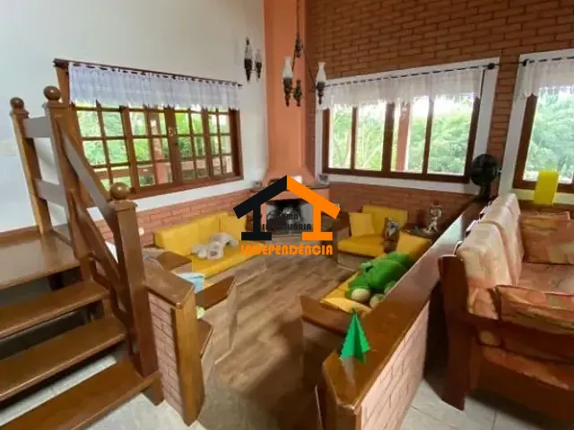 Casa com 1500m² 4 quartos e 4 banheiros, à venda, no bairro Ville Chamonix em Itatiba