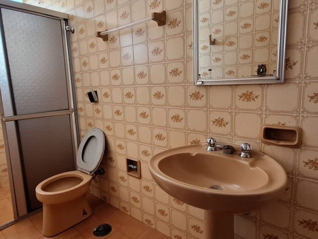 Casa com 500m² 4 quartos e 5 banheiros, à venda ou para alugar, no bairro Centro em Cambé