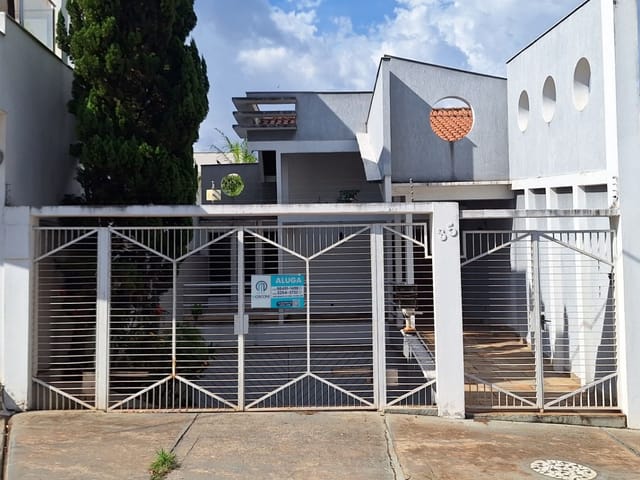 Casa com 500m² 4 quartos e 5 banheiros, à venda ou para alugar, no bairro Centro em Cambé