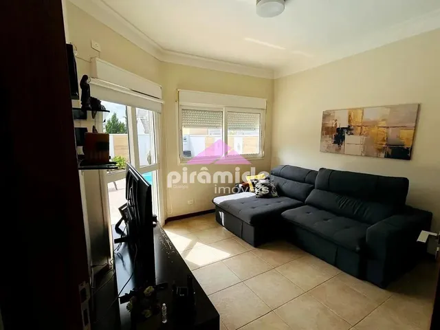 Casa com 380m² 3 quartos e 4 banheiros, à venda, no bairro Jardim Coleginho em Jacareí