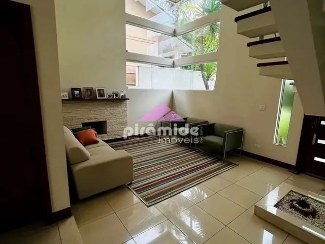 Casa com 380m² 3 quartos e 4 banheiros, à venda, no bairro Jardim Coleginho em Jacareí
