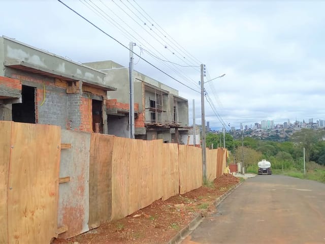 Casa com 81m² 3 quartos e 3 banheiros, à venda, no bairro Uvaranas em Ponta Grossa