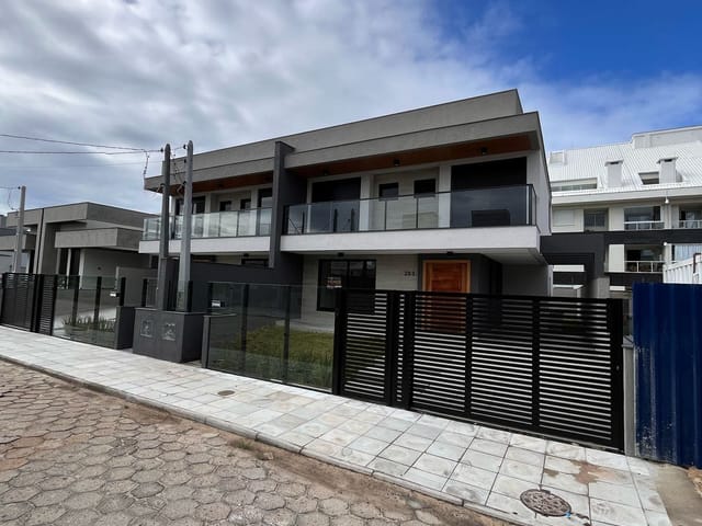 Casa com 250m² 4 quartos e 2 banheiros, à venda, no bairro Ingleses do Rio Vermelho em Florianópolis