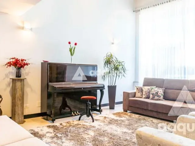 Casa com 587m² 4 quartos e 5 banheiros, à venda, no bairro Centro em Ponta Grossa