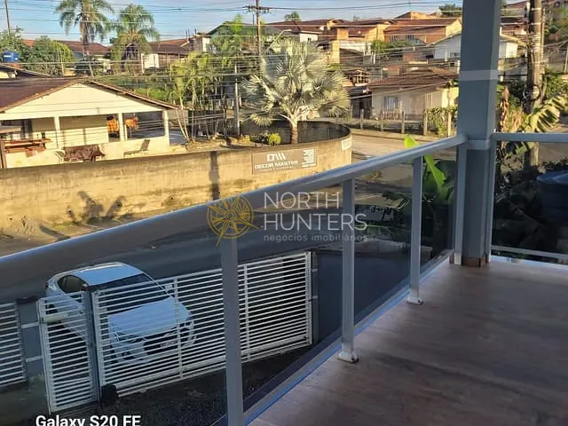 Casa com 222m² 3 quartos e 4 banheiros, à venda ou para alugar, no bairro Panaguamirim em Joinville