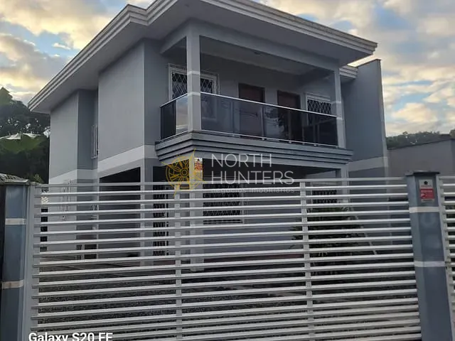 Casa com 222m² 3 quartos e 4 banheiros, à venda ou para alugar, no bairro Panaguamirim em Joinville
