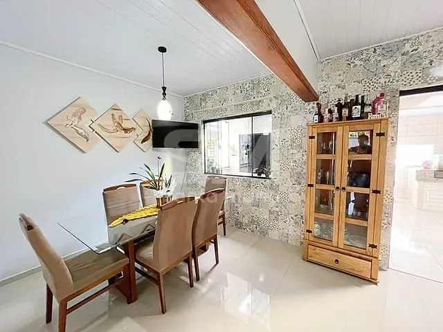 Casa com 160m² 4 quartos e 2 banheiros, à venda, no bairro Efapi em Chapecó