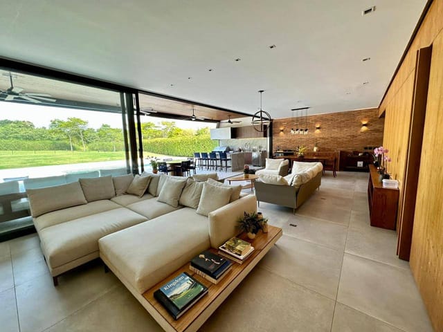 Casa com 2000m² 5 quartos e 7 banheiros, para alugar, no bairro Fazenda Boa Vista em Porto Feliz