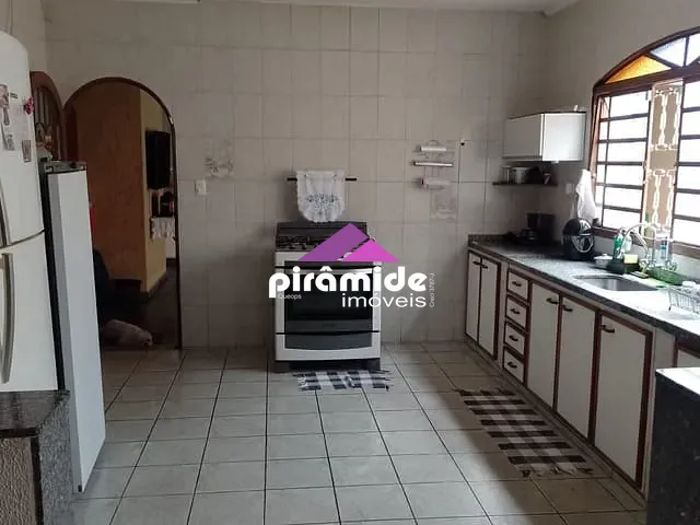Casa com 275m² 4 quartos e 3 banheiros, à venda, no bairro Bosque dos Eucaliptos em São José dos Campos
