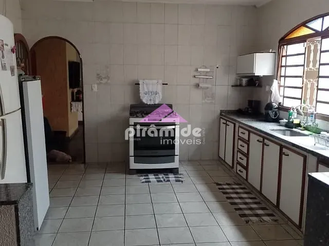 Casa com 275m² 4 quartos e 3 banheiros, à venda, no bairro Bosque dos Eucaliptos em São José dos Campos