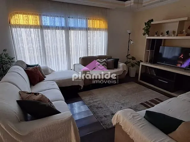 Casa com 275m² 4 quartos e 3 banheiros, à venda, no bairro Bosque dos Eucaliptos em São José dos Campos