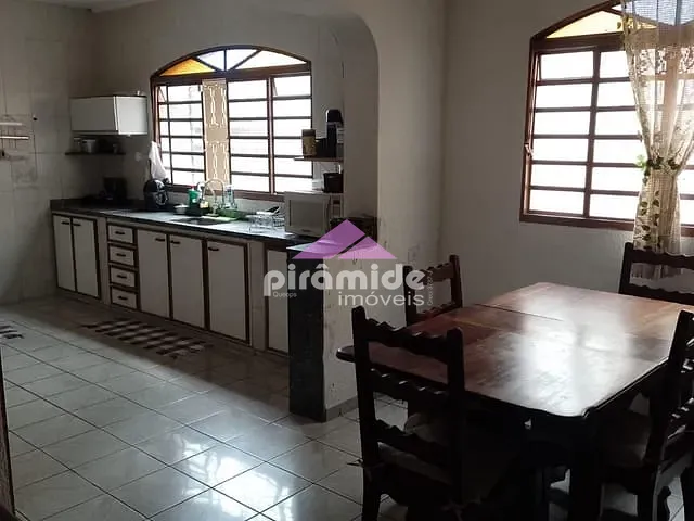 Casa com 275m² 4 quartos e 3 banheiros, à venda, no bairro Bosque dos Eucaliptos em São José dos Campos