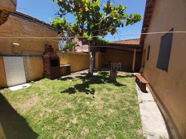 Casa com 450m² 4 quartos e 3 banheiros, à venda ou para alugar, no bairro Grussaí em São João da Barra