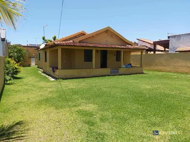 Casa com 450m² 4 quartos e 3 banheiros, à venda ou para alugar, no bairro Grussaí em São João da Barra