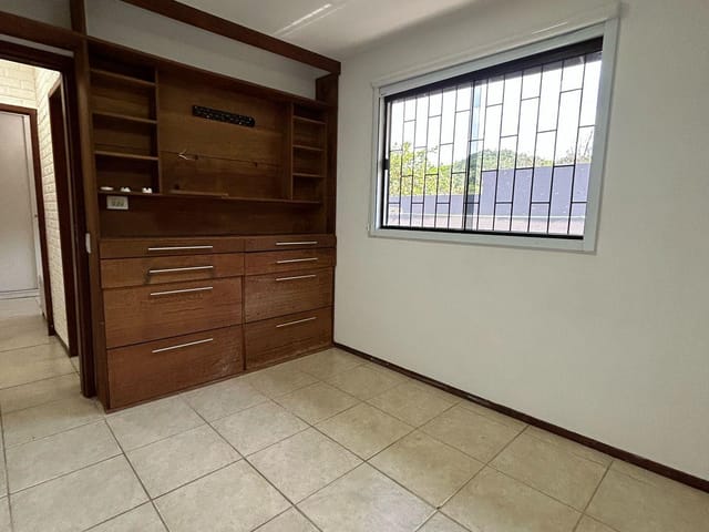 Casa com 360m² 2 quartos e 1 banheiro, para alugar, no bairro São João do Rio Vermelho em Florianópolis