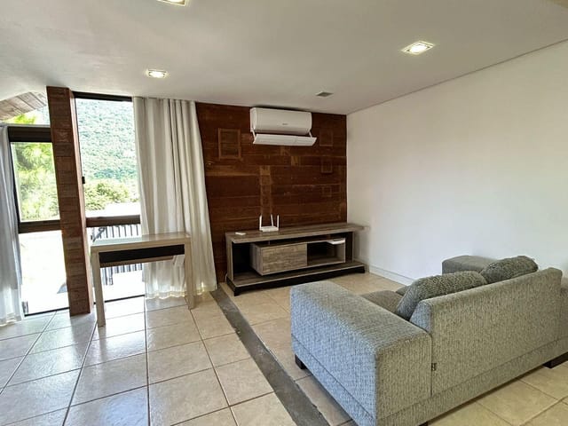 Casa com 360m² 2 quartos e 1 banheiro, para alugar, no bairro São João do Rio Vermelho em Florianópolis