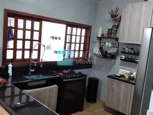 Casa 5 quartos e 3 banheiros, à venda, no bairro Jardim Pararangaba em São José dos Campos