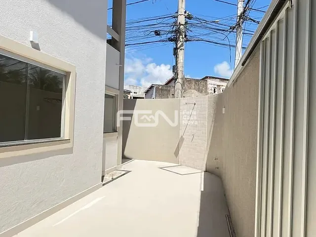 Casa com 360m² 4 quartos e 4 banheiros, à venda, no bairro Ipitanga em Lauro de Freitas