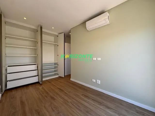 Casa com 451m² 3 quartos e 4 banheiros, à venda, no bairro Urbanova em São José dos Campos