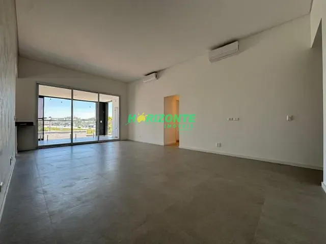 Casa com 451m² 3 quartos e 4 banheiros, à venda, no bairro Urbanova em São José dos Campos