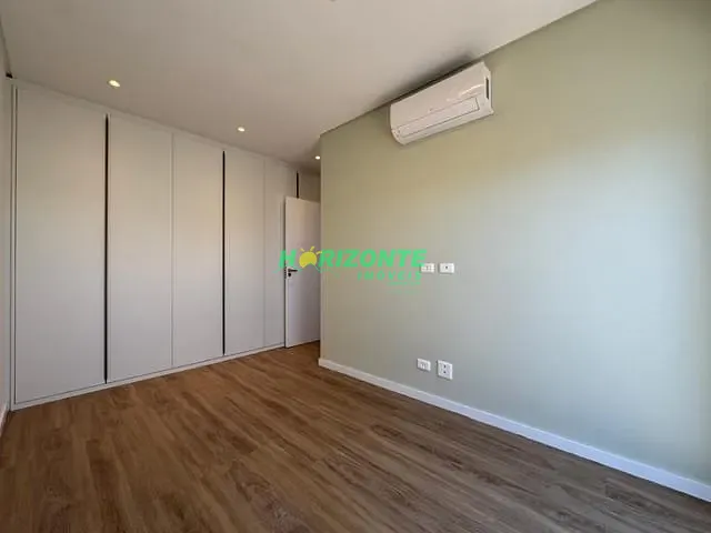 Casa com 451m² 3 quartos e 4 banheiros, à venda, no bairro Urbanova em São José dos Campos
