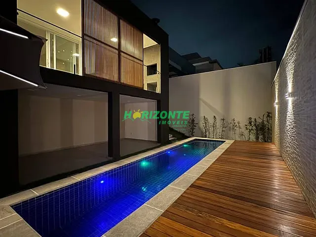 Casa com 451m² 3 quartos e 4 banheiros, à venda, no bairro Urbanova em São José dos Campos
