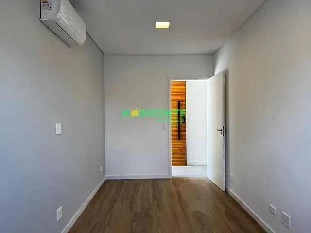 Casa com 451m² 4 quartos e 6 banheiros, à venda, no bairro Urbanova em São José dos Campos