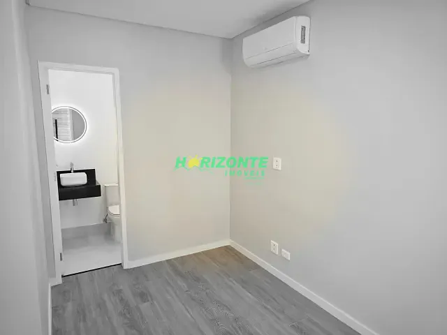Casa com 451m² 4 quartos e 6 banheiros, à venda, no bairro Urbanova em São José dos Campos